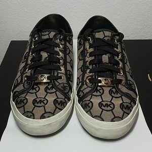 Micheal Kors Leather Shoes Size 9 Women